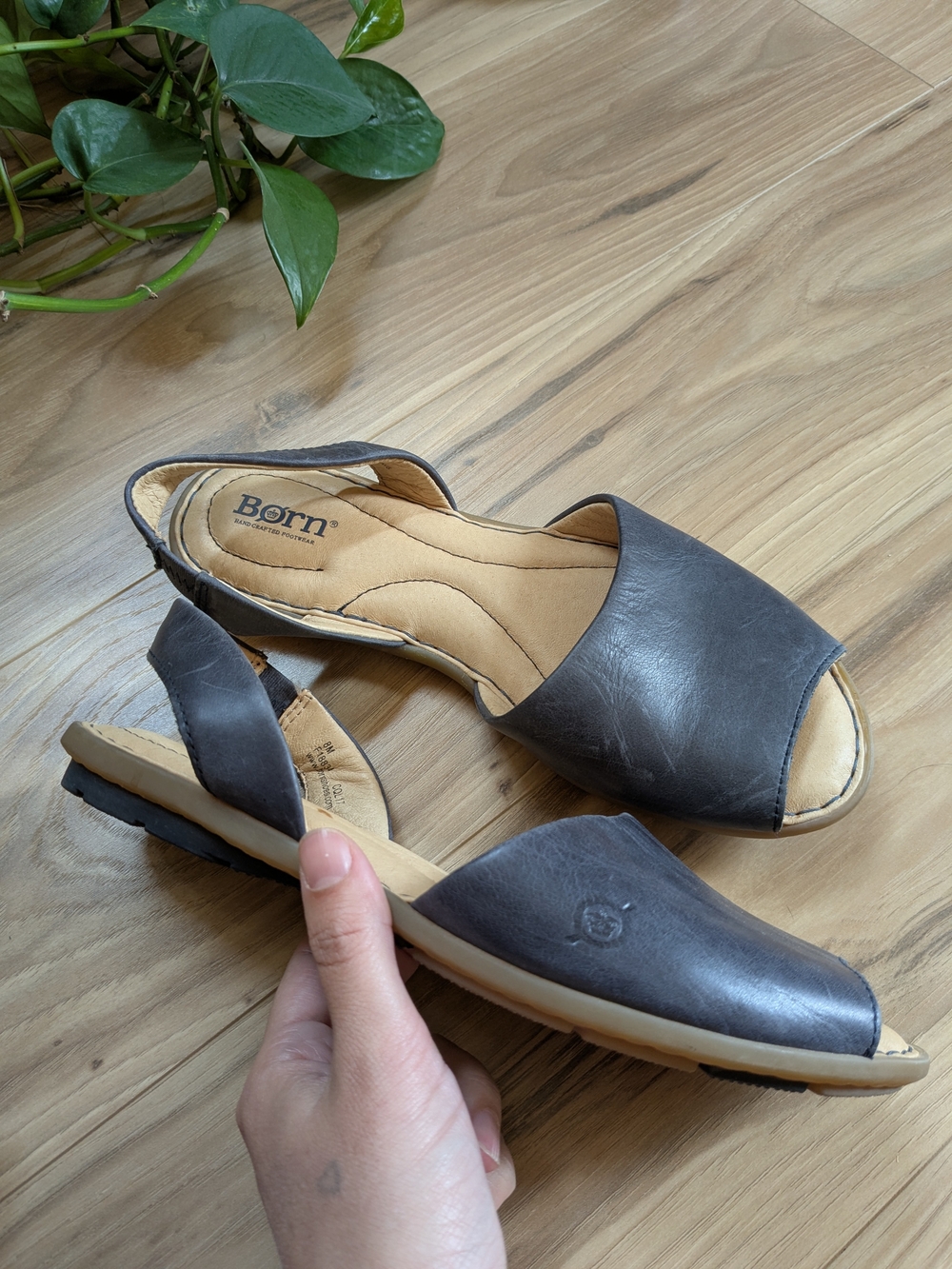 Vtg Born Minimalist Slingback Sandals